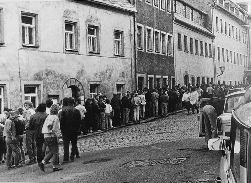 Menschenschlange für ein Ausreisevisum | Foto: W. Lobeck, Schwarzenberg