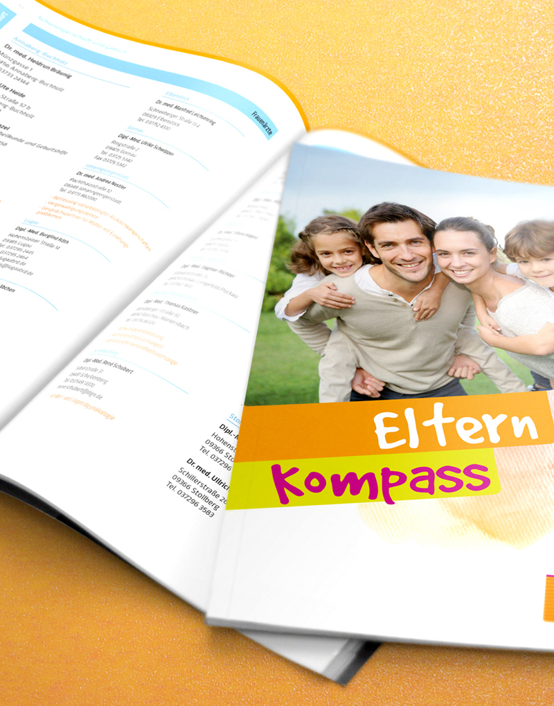 Broschüre Elternkompass mit hunderten Adressen von Netzwerkpartnern im Erzgebirgskreis