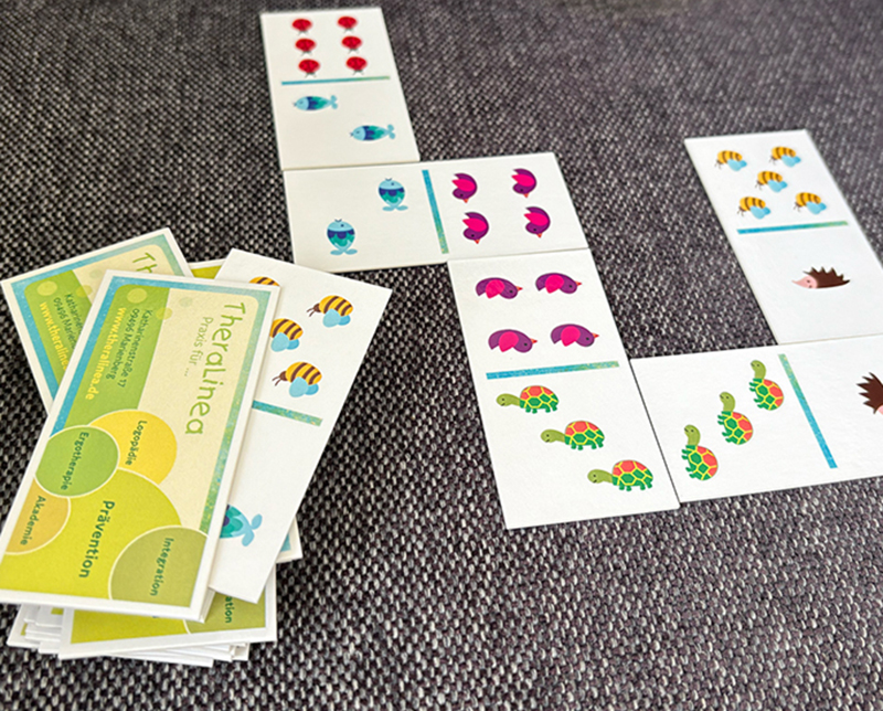 Domino-Spielkarten mit Tierillustrationen